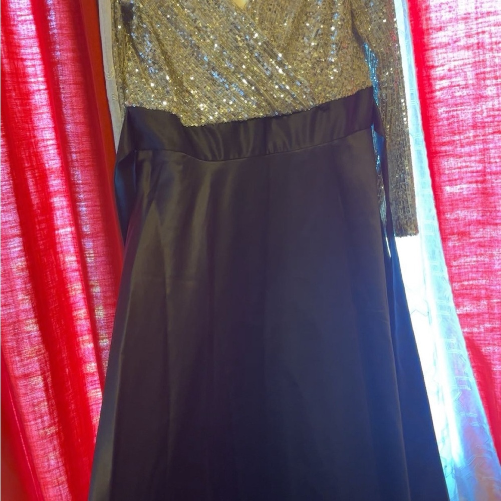 Beautiful flowy gown